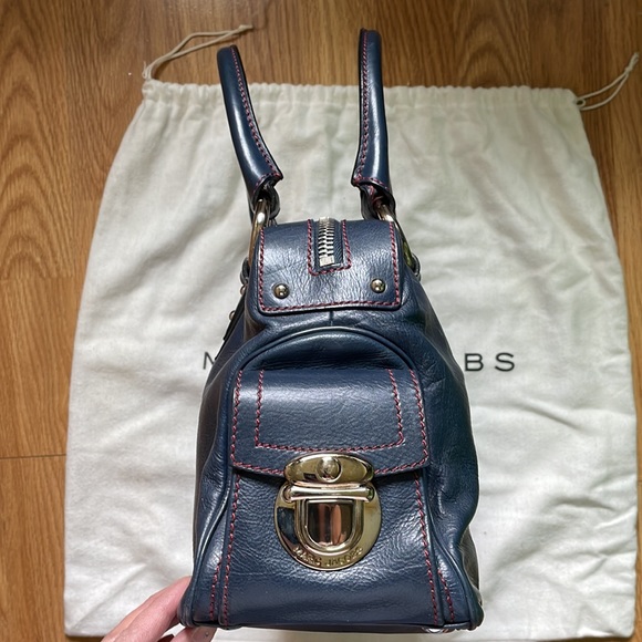 Marc Jacobs leather top handle / shoulder bag. Navy with dark red top stitch - Picture 8 of 16